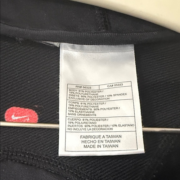 Nike Therma-FIT Hooded Jacket
Women Large Black Warm Zip-Up
Quilted Training - Picture 8 of 12